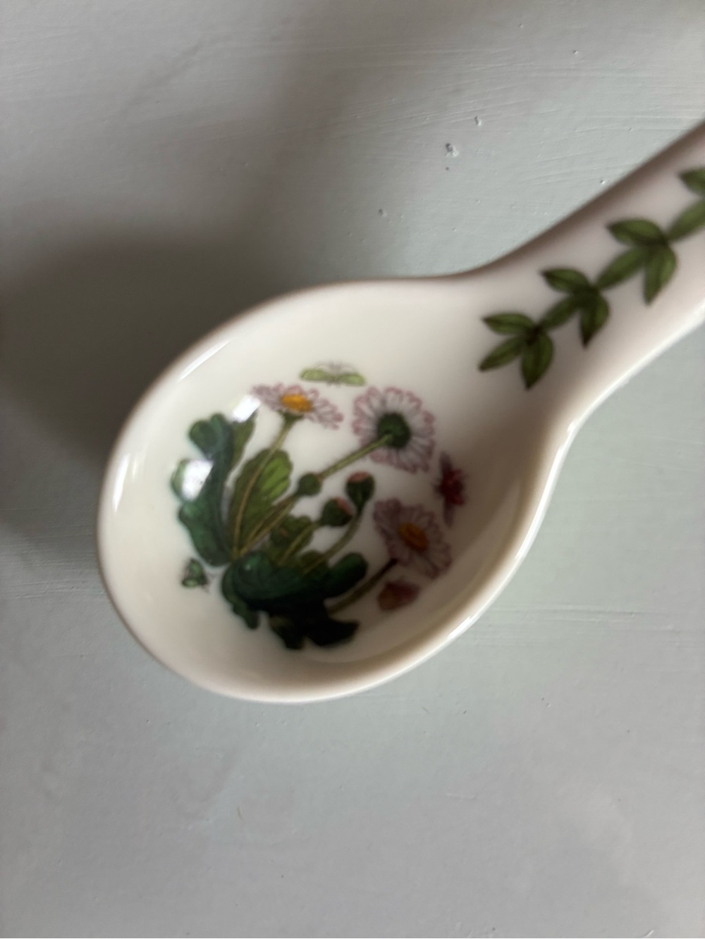 Botanical Floral Ceramic Measuring Spoon Set - White with Green Leaf Accents - Picture 3 of 9